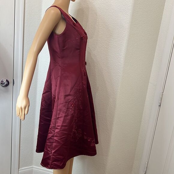 Miss Ma Ma Dress Scoop Neck Sleeveless Sz Medium Burgundy Red Midi 💯 Polyester - Picture 4 of 10